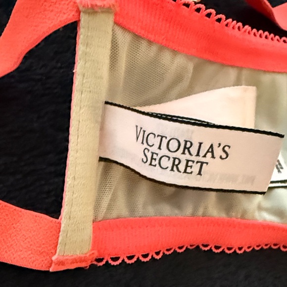 Victoria's Secret Pink and Cream Floral Lace Bra - Picture 4 of 4